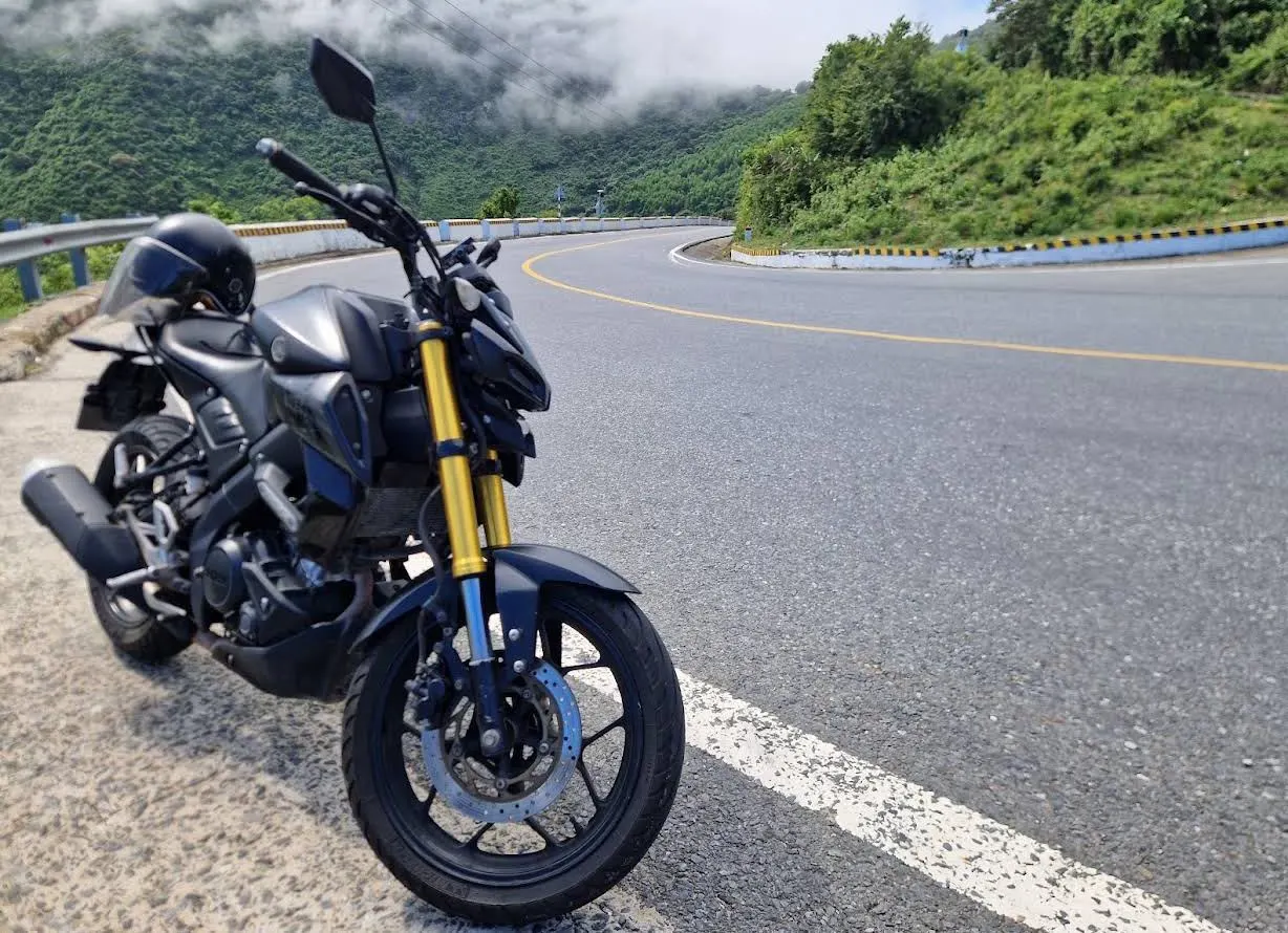 Yamaha MT-15 on a mountain road in Vietnam